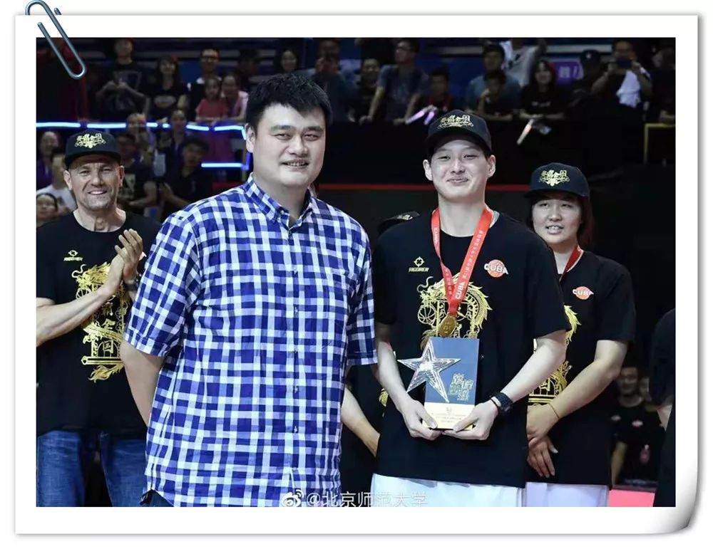 费德勒关键节点逆转，巴黎圣日耳曼带队取胜！